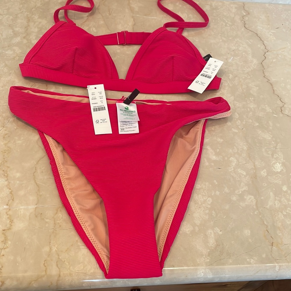 Ribbed triangle bikini top and high-rise cheeky bikini bottom wild hibiscus